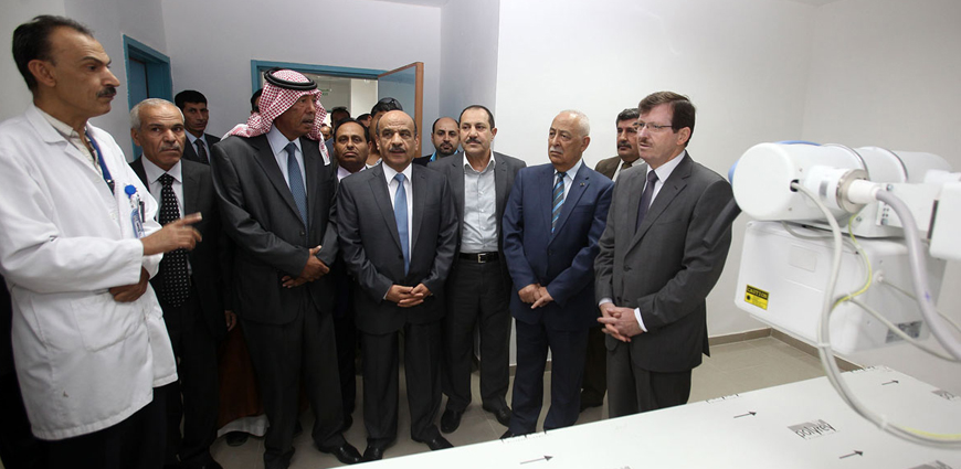 Health Minister Mahmoud Sheyyab and Royal Court Secretary General Yousef Issawi inaugurate the Muqabalein Comprehensive Healthcare Centre in Amman on Wednesday (Petra photo)